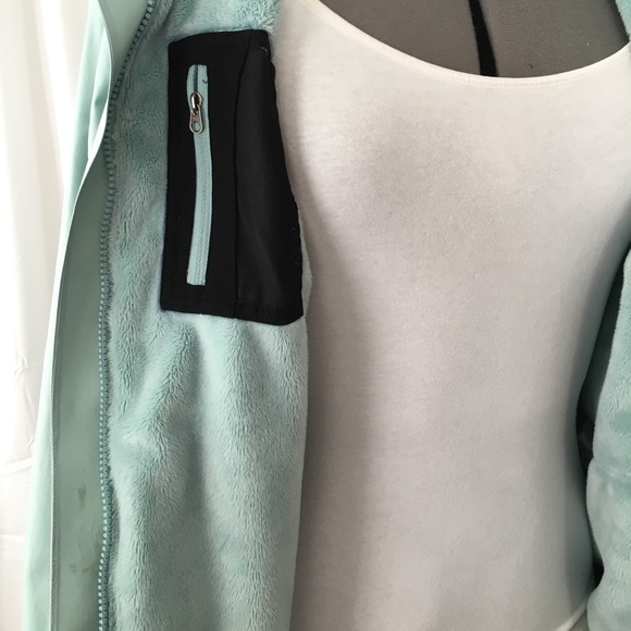 Mountain Hardwear Women’s Conduit Jacket - Picture 4 of 7